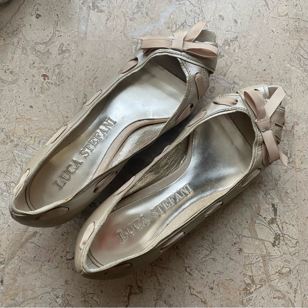 Vintage Elegant Kitten Heel Slip On Pump Metallic Leather Open Toe Ribbon Bow